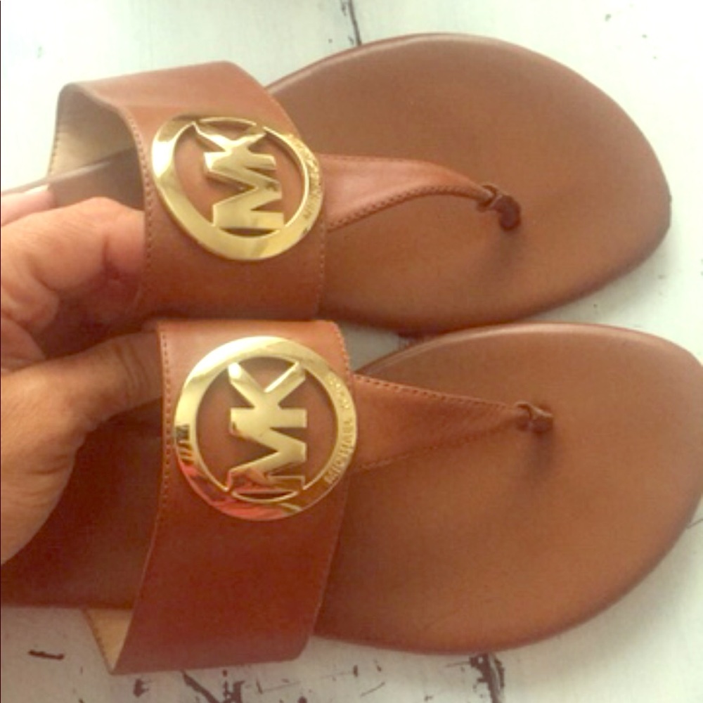 MIchael Kors GENUINE LEATHER THONG SANDALS